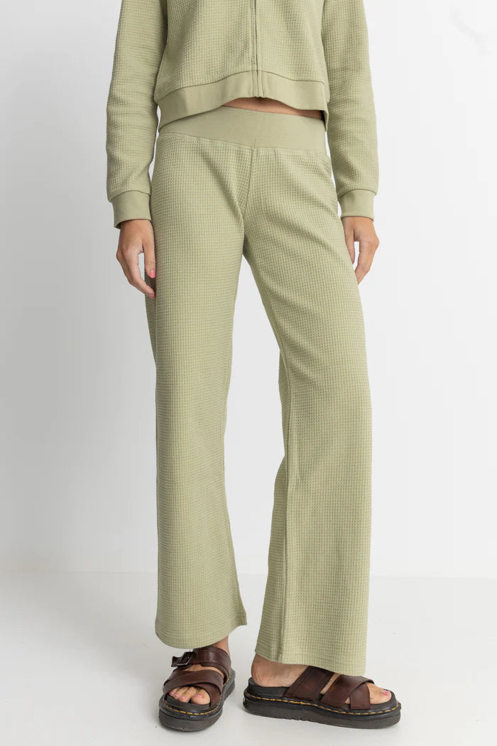 Light Layers Low Waisted Pant / Sage